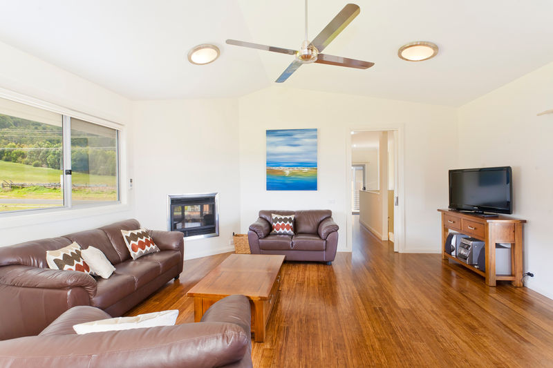 Amici Holiday House in Apollo Bay | real estate agency | 2/11 Marriners Lookout Rd, Apollo Bay VIC 3233, Australia | 0352372600 OR +61 3 5237 2600