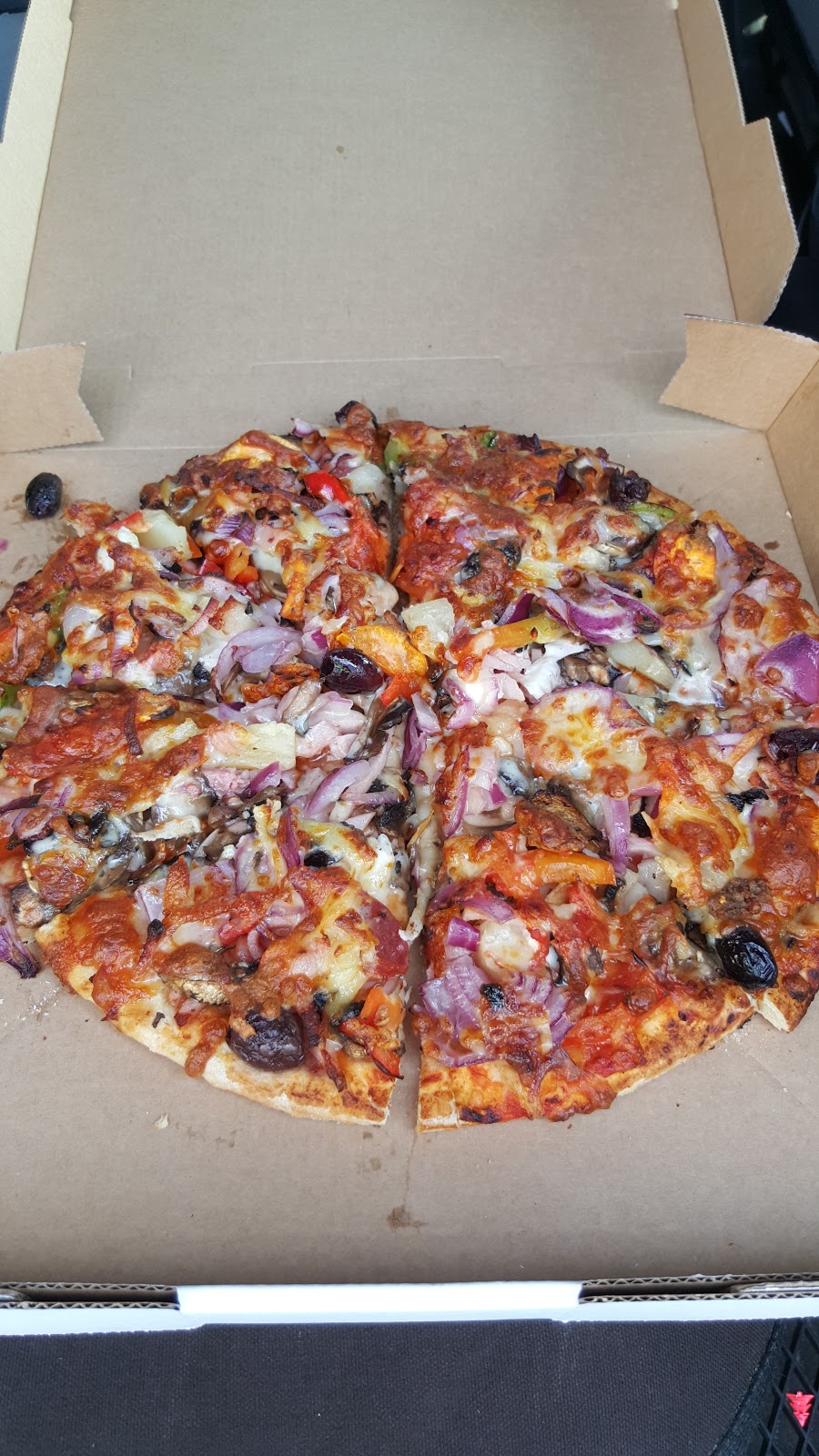 Outlaw Pizza | shop 2/26 Minjungbal Dr, Tweed Heads South NSW 2486, Australia | Phone: (07) 5658 0211