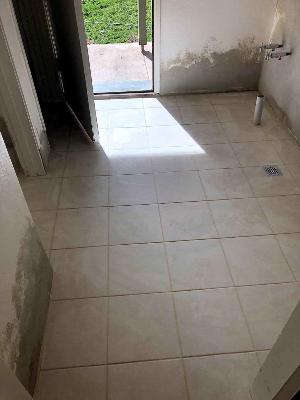 Academy Tiling Canberra | 112 Chippindall Cct, Theodore ACT 2905, Australia | Phone: 0403 614 617