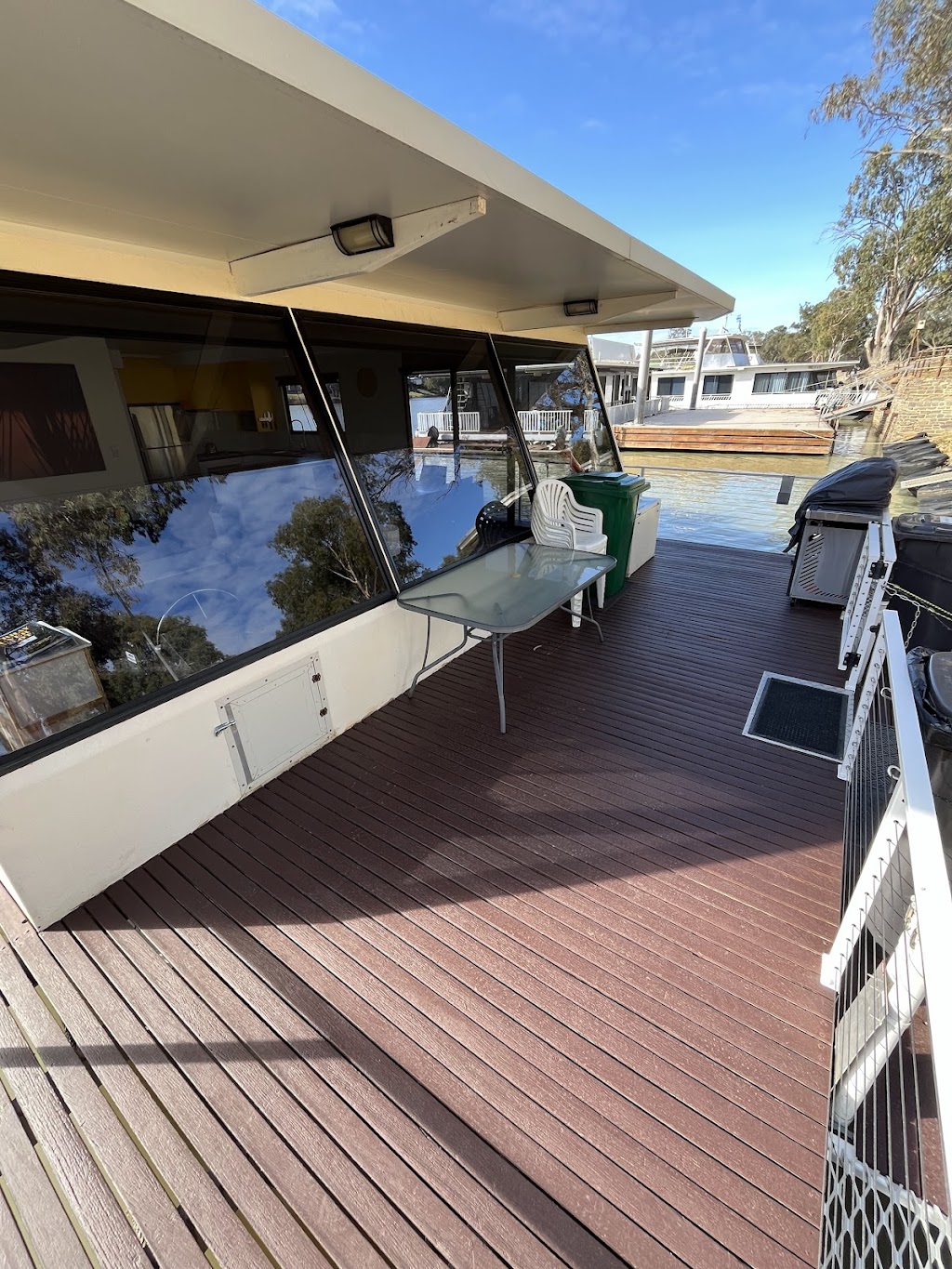 Kodari Houseboats | 57 Oval Rd, Morgan SA 5320, Australia | Phone: 0439 439 225