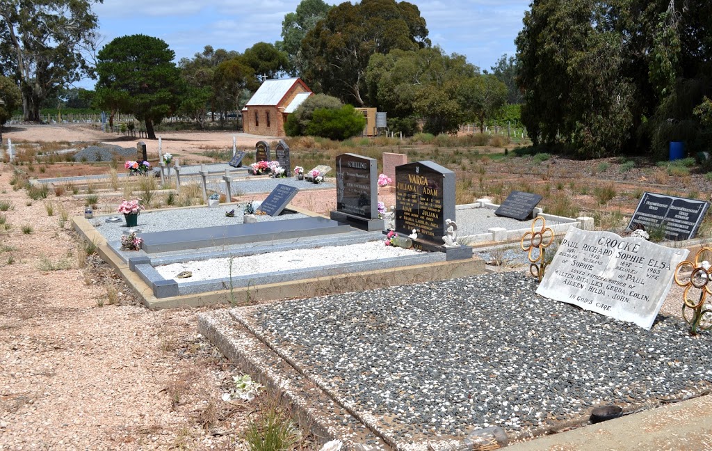Pioneer cemetery | cemetery | 76 Sunset Blvd, Blanchetown SA 5357, Australia