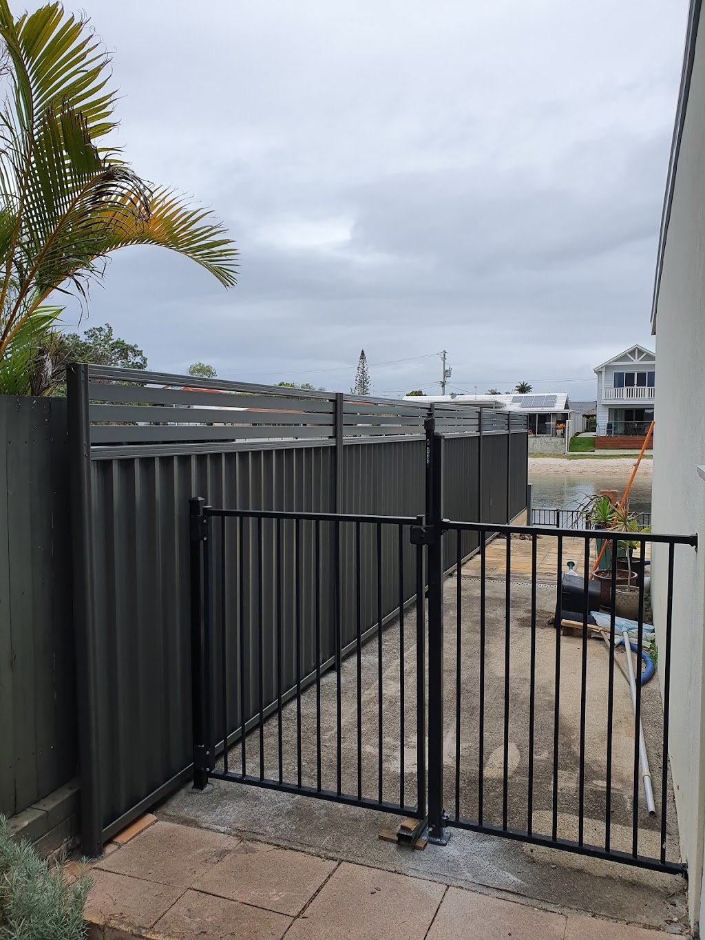 Reliable Ray Fencing | general contractor | 30 Aylesham Dr, Bonogin QLD 4213, Australia | 0447497867 OR +61 447 497 867