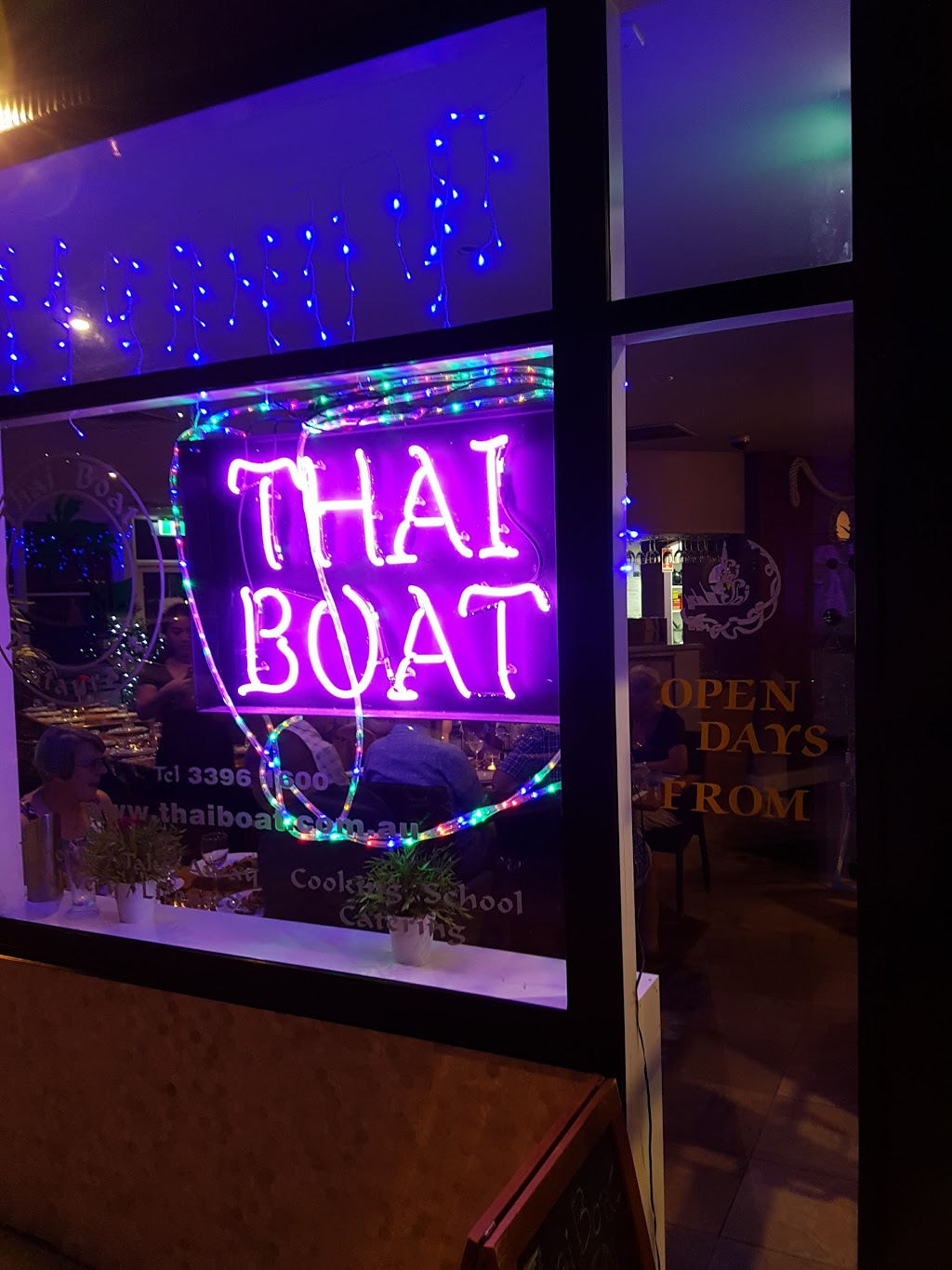 Thai Boat Restaurant | meal takeaway | 1/99 Cambridge Parade, Manly QLD 4179, Australia | 0733961600 OR +61 7 3396 1600