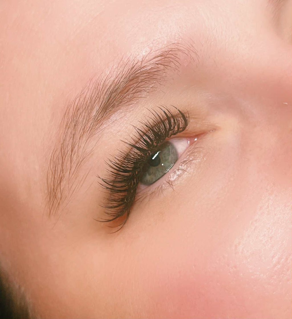 Petal & Lash | 177 Drover Cres, Flagstone QLD 4280, Australia | Phone: 0493 497 505