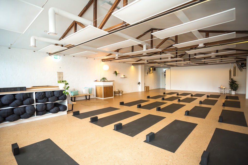 Radiant Sol Yoga | gym | 418 Bay St, Port Melbourne VIC 3207, Australia | 0390880775 OR +61 3 9088 0775