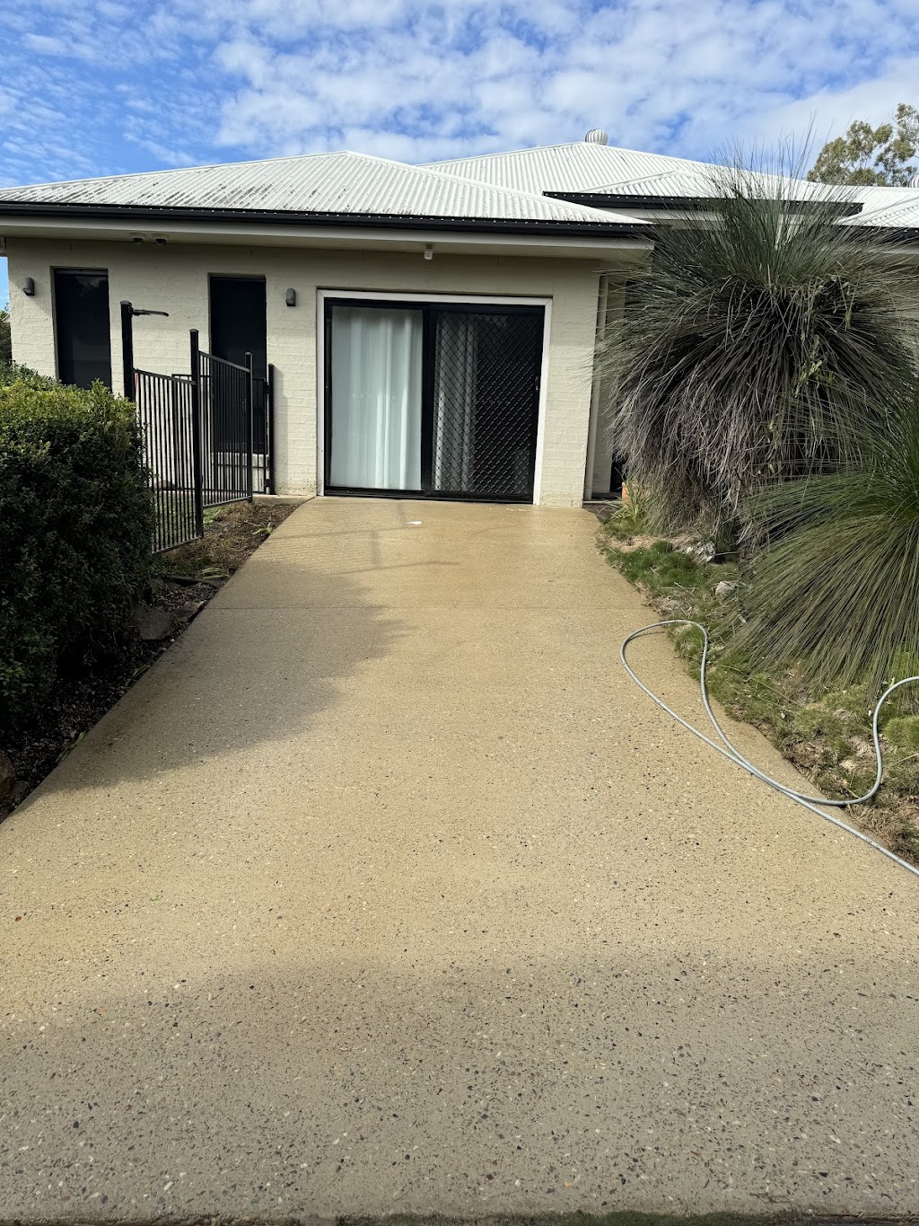 A1 pressure washing | Honeysuckle Way, Calamvale QLD 4116, Australia | Phone: 0435 111 474
