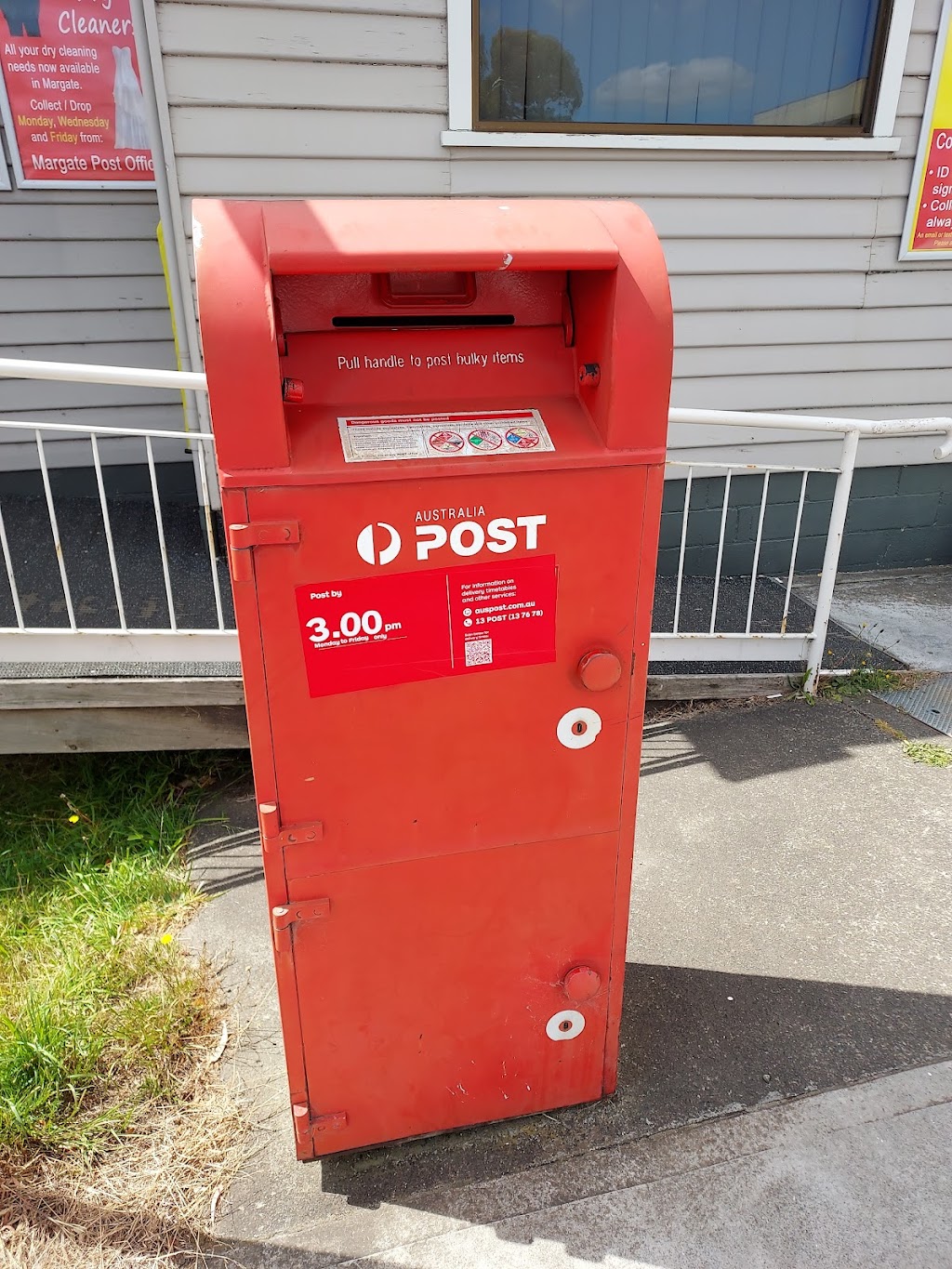 australia-post-red-post-box-1697-channel-hwy-margate-tas-7054