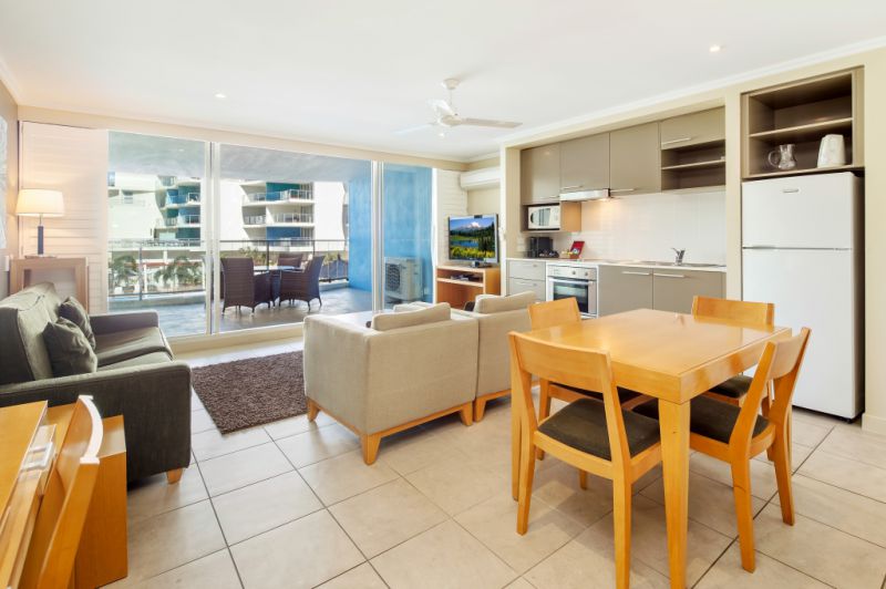 Pier Resort | 569-571 Charlton Esplanade, Urangan QLD 4655, Australia | Phone: (07) 4125 4965