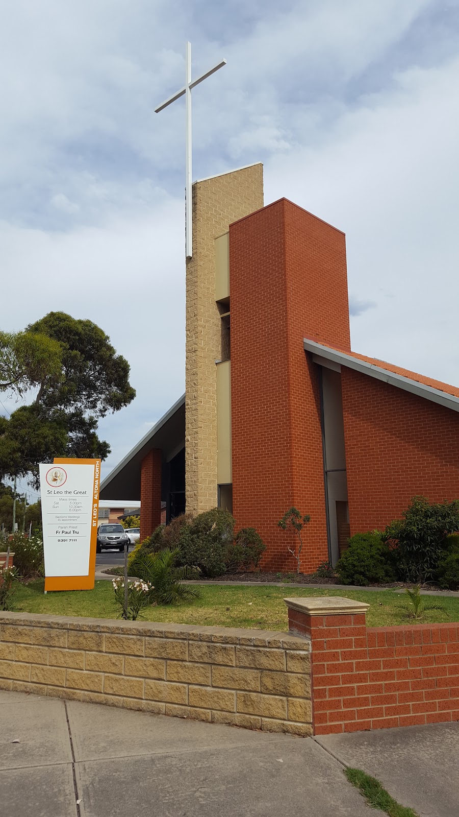 St. Leo the Great’s Catholic Church | church | 389 Mason St, Altona North VIC 3025, Australia | 0393917111 OR +61 3 9391 7111
