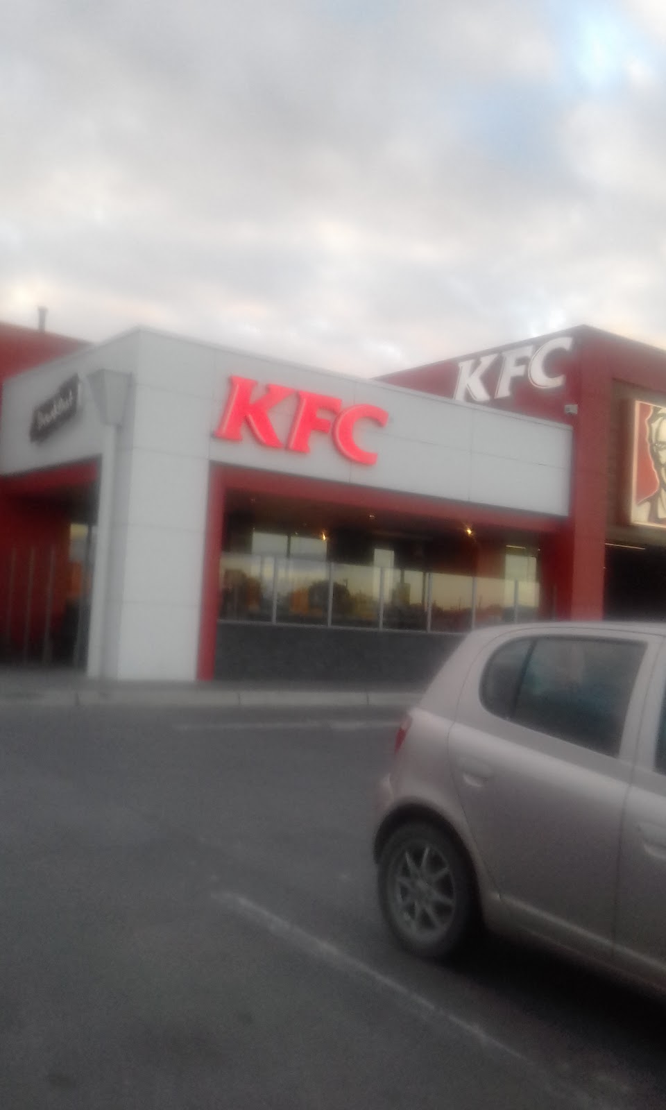KFC Sebastopol | restaurant | 24-30 Albert St, Sebastopol VIC 3356, Australia | 0353320125 OR +61 3 5332 0125