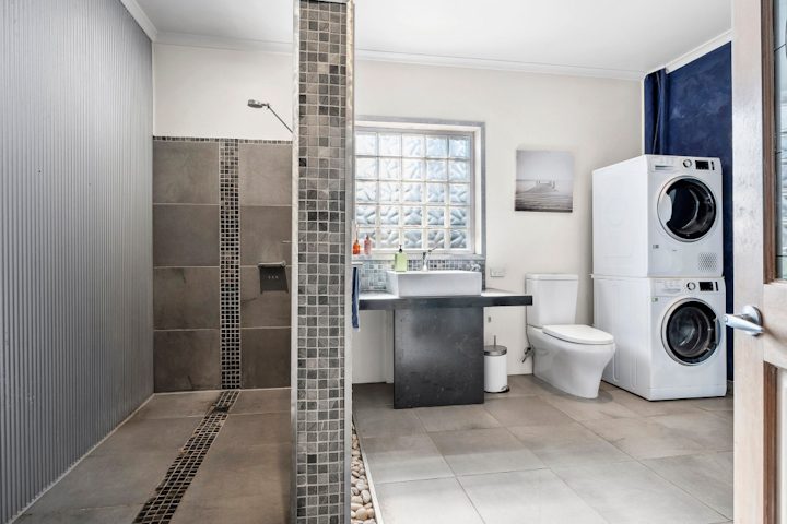 Unique Getaway She Oaks | 150 East Rd, She Oaks VIC 3331, Australia | Phone: 0481 558 599