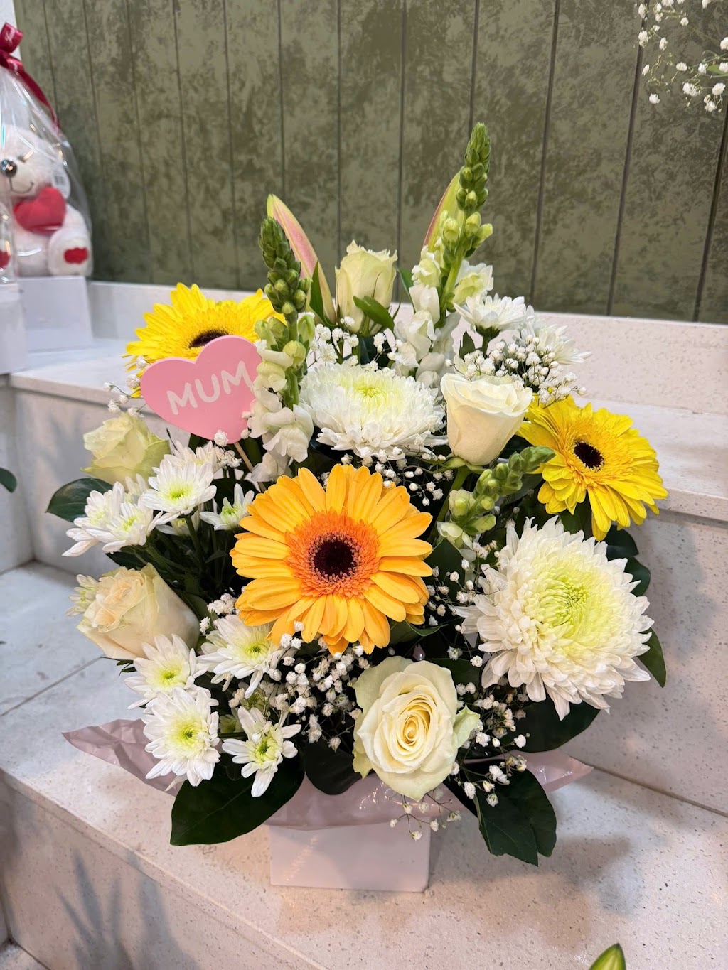Bright Flowers Mount Annan | 9/11-13 Main St, Mount Annan NSW 2567, Australia | Phone: 0466 339 666