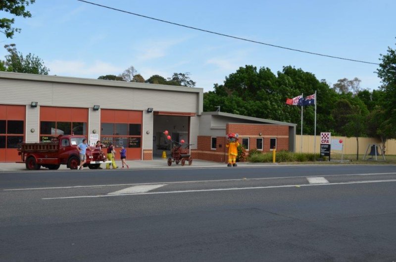 Castlemaine CFA Fire Station | fire station | 383 Barker St, Castlemaine VIC 3450, Australia