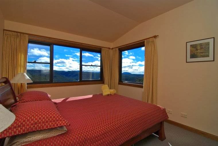 Bodhi View | lodging | 38 Tarella Rd, Wentworth Falls NSW 2782, Australia | 0247821995 OR +61 2 4782 1995