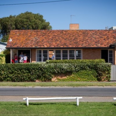 15 Nelson Street Holiday Home Apollo Bay | real estate agency | 15 Nelson St, Apollo Bay VIC 3233, Australia | 0352372600 OR +61 3 5237 2600