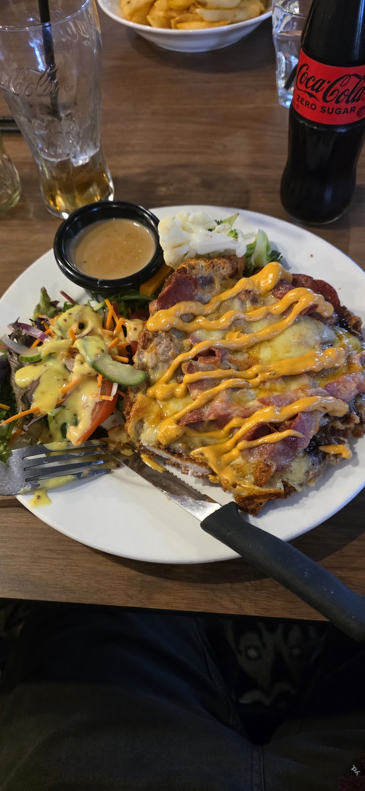 The Andergrove Tavern | 64 Andergrove Rd, Andergrove QLD 4740, Australia | Phone: (07) 4955 5444