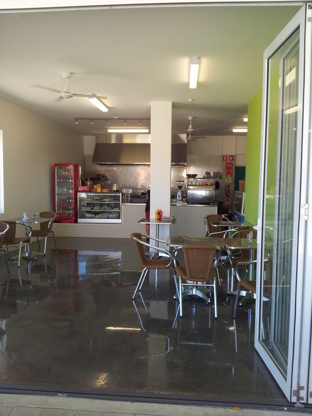 Neptunes Cafe | cafe | Shop 6/10 Enterprise Ave, Two Rocks WA 6037, Australia | 0895615367 OR +61 8 9561 5367