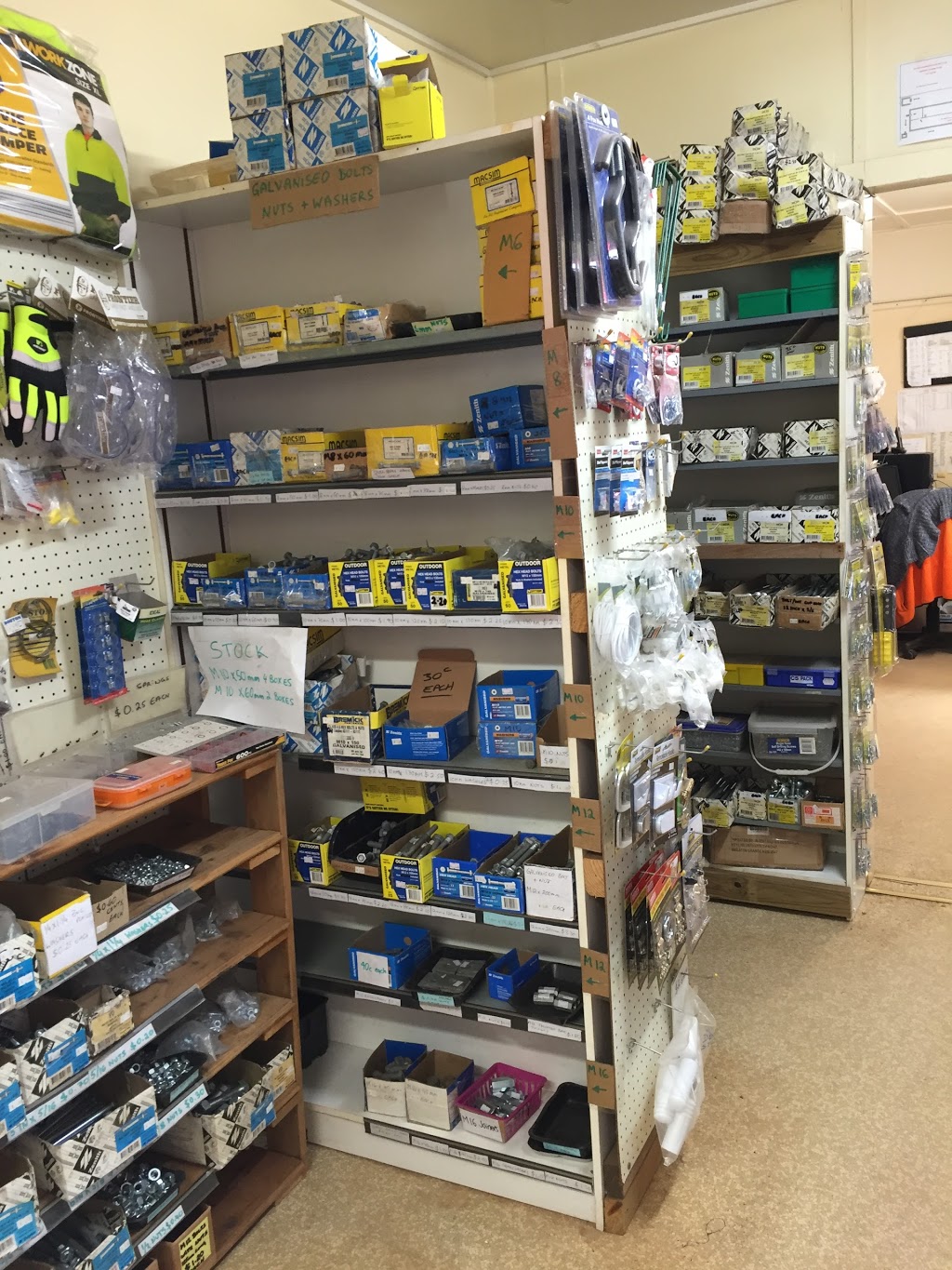 Andy Hire | hardware store | 81/83 High St, Russell Island QLD 4184, Australia | 0734091996 OR +61 7 3409 1996