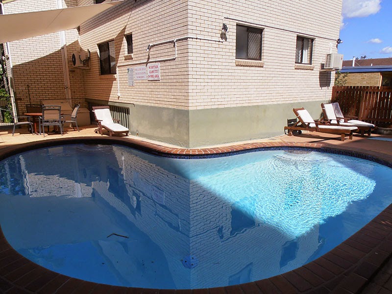 Beachside Court Holiday Apartments | 33A Burgess St, Kings Beach QLD 4551, Australia | Phone: (07) 5491 7454