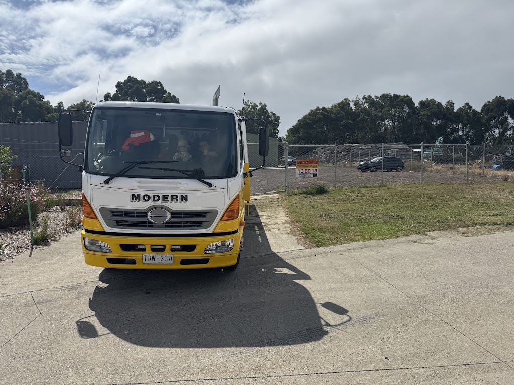 Modern Apollo bay | 18 Arthur Ct, Apollo Bay VIC 3233, Australia | Phone: 0420 350 729