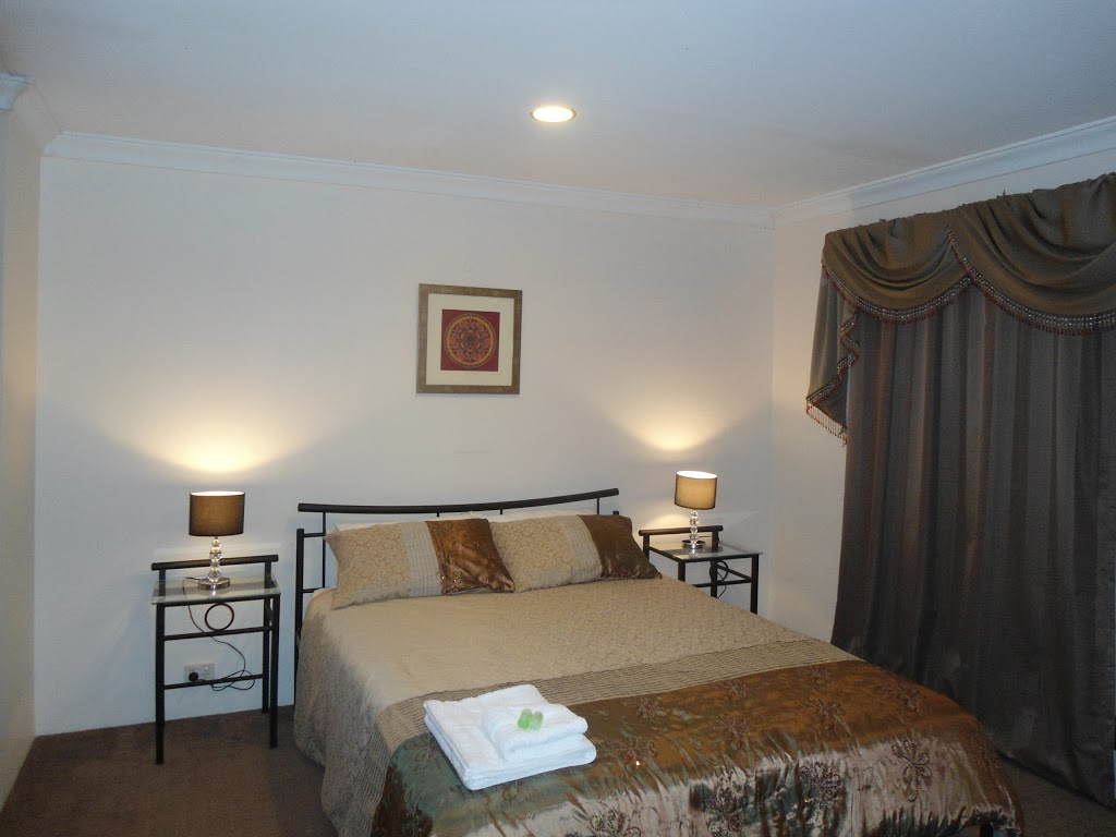 Eternal Rose Bed & Breakfast | lodging | 1 Gray Rd, Gooseberry Hill WA 6076, Australia | 0487327873 OR +61 487 327 873