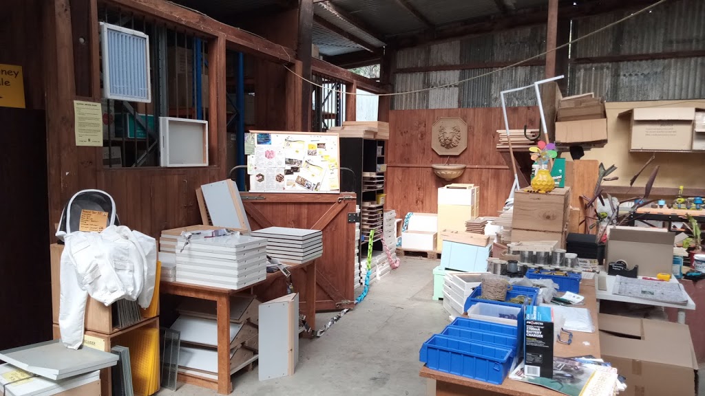 Bobs Beekeeping Supplies |  | Windjana, 54 Gills Rd, Watsons Creek VIC 3097, Australia | 0397197590 OR +61 3 9719 7590