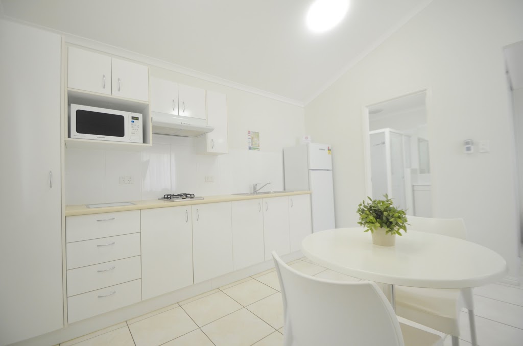 Gladstone Accommodation Centre | lodging | 7 Sutton St, Barney Point QLD 4680, Australia | 0749721366 OR +61 7 4972 1366