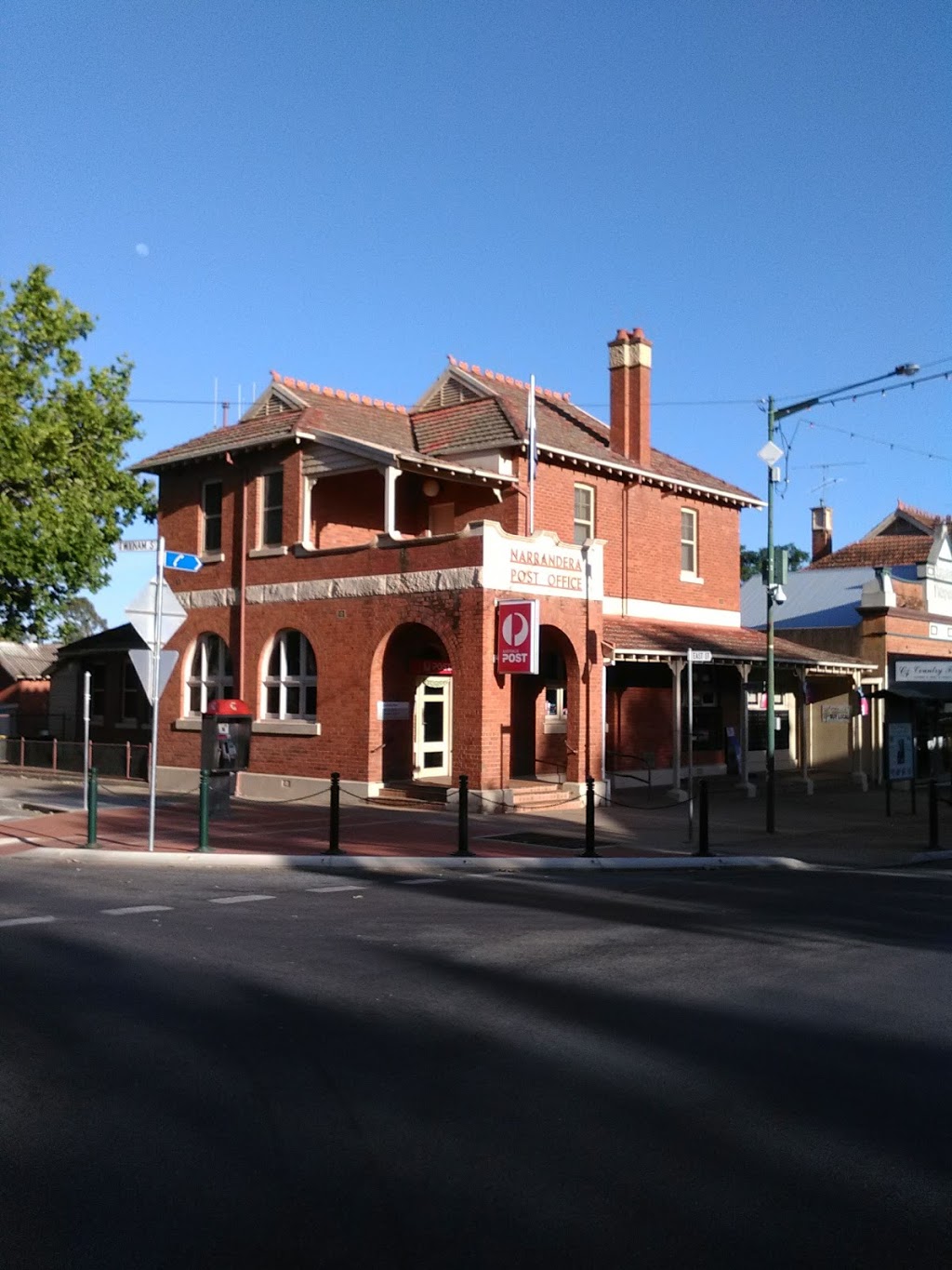 Australia Post - Narrandera Post Shop | post office | 140 East St, Narrandera NSW 2700, Australia | 131318 OR +61 131318