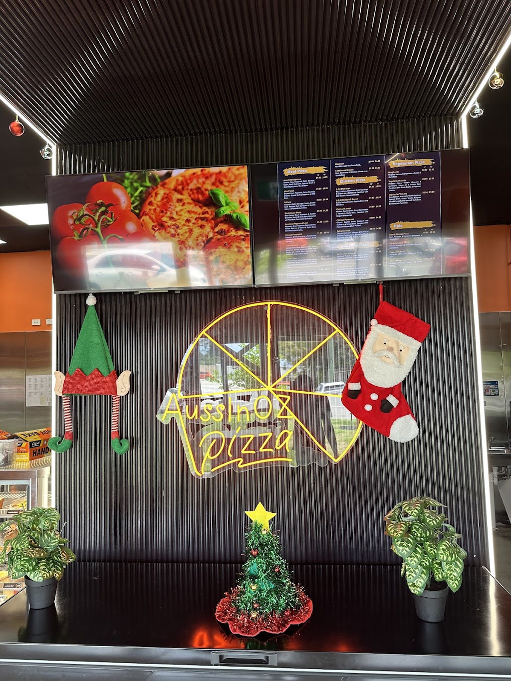 Aussinoz Pizza Walloon | Shop2/2 Queen St, Walloon QLD 4306, Australia | Phone: (07) 4660 5603