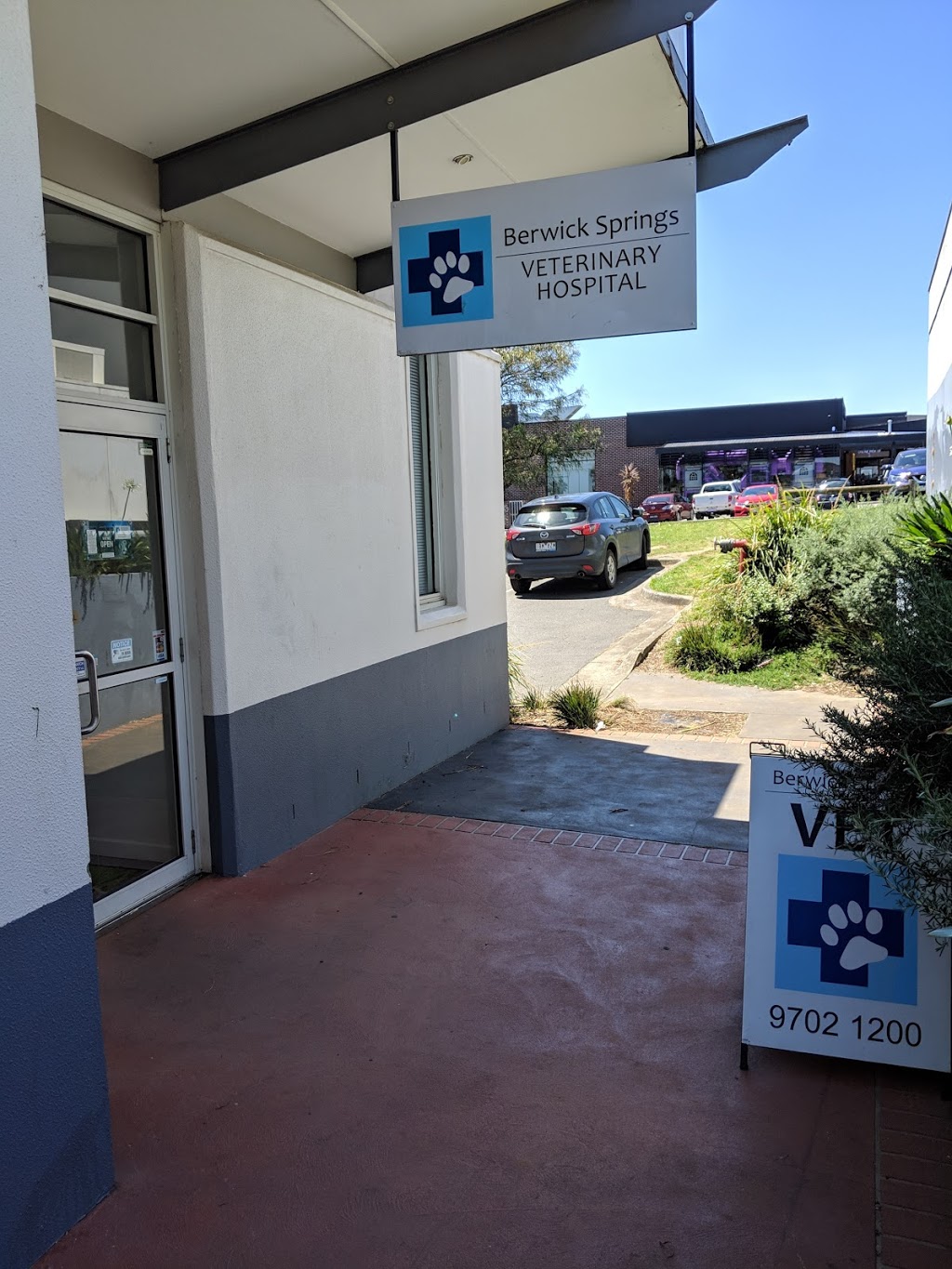 Berwick Springs Veterinary Hospital | 1a/248 Clyde Rd, Berwick VIC 3806, Australia | Phone: (03) 9702 1200
