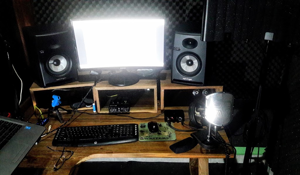 Dan Garlick Voiceovers | 23 Manitzky Rd, Tamborine Mountain QLD 4272, Australia | Phone: 0467 597 418