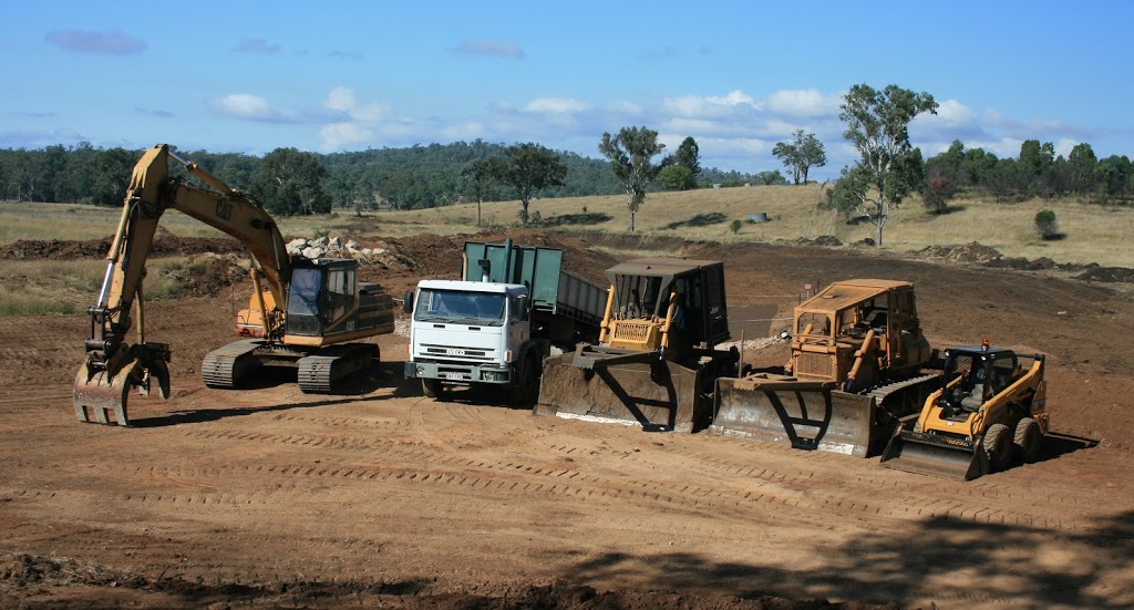 Greenslade’s Dozer & Excavator Hire Pty Ltd | 98 Ushers Road Taabinga, Kingaroy QLD 4610, Australia | Phone: 0427 624 128