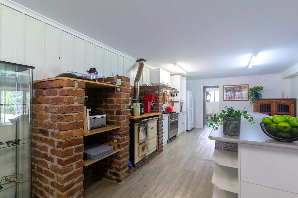 Winston Wallabies Urban Getaway | 125 Winston Rd, Sheldon QLD 4157, Australia | Phone: 0402 843 976