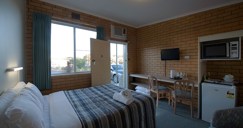 Sea Lake Motel | lodging | 93 Railway Ave, Sea Lake VIC 3533, Australia | 0418487188 OR +61 418 487 188