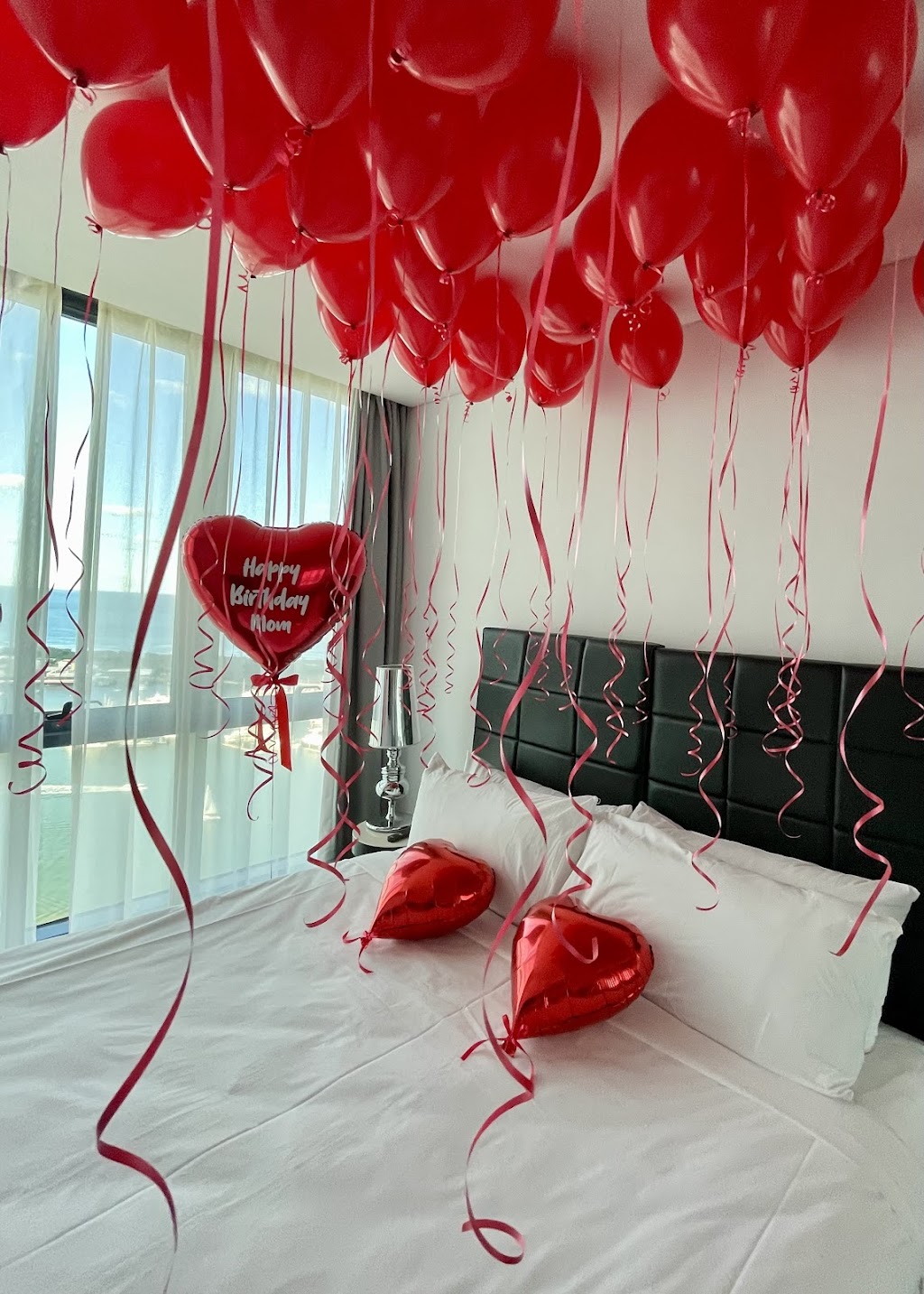 Hug & Kiss - Luxury Custom Balloons | 14 Mason St, Southport QLD 4215, Australia | Phone: 0435 332 510