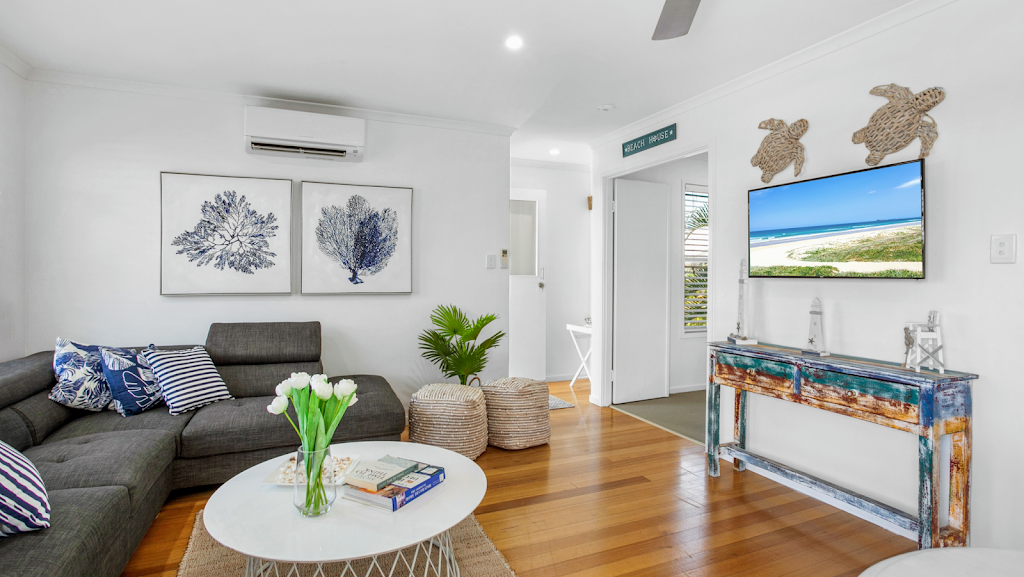 Beach Vibes | 12B Lakedrive Cres, Marcoola QLD 4564, Australia | Phone: 0411 446 445