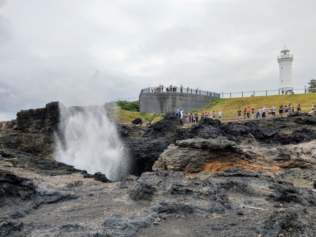 Kiama Lighthouse | travel agency | Blowhole Point Road, Kiama NSW 2533, Australia | 0242323322 OR +61 2 4232 3322