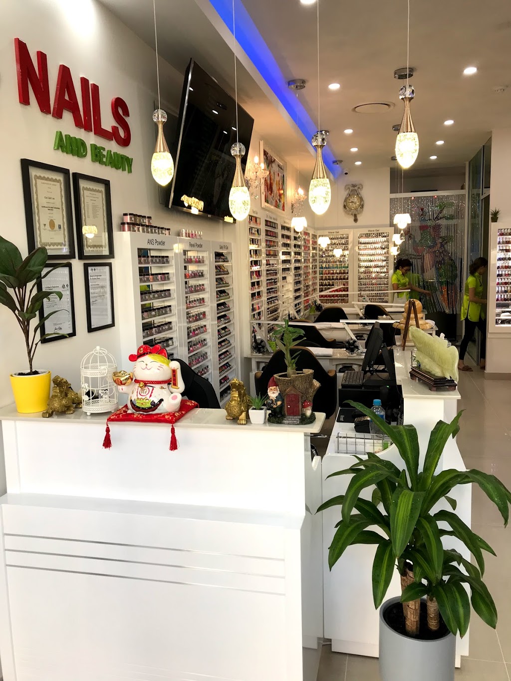 Linh’s nails and beauty | beauty salon | 190 Coogee Bay Rd, Coogee NSW 2034, Australia | 0296643228 OR +61 2 9664 3228