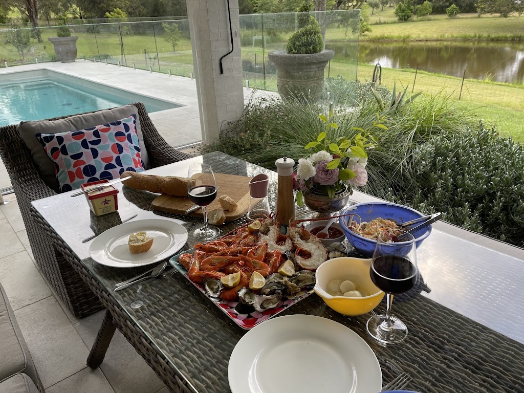 Mistletoe Lakehouse - Book Direct with Owner | 78 Mistletoe Ln, Pokolbin NSW 2320, Australia | Phone: 0488 881 100