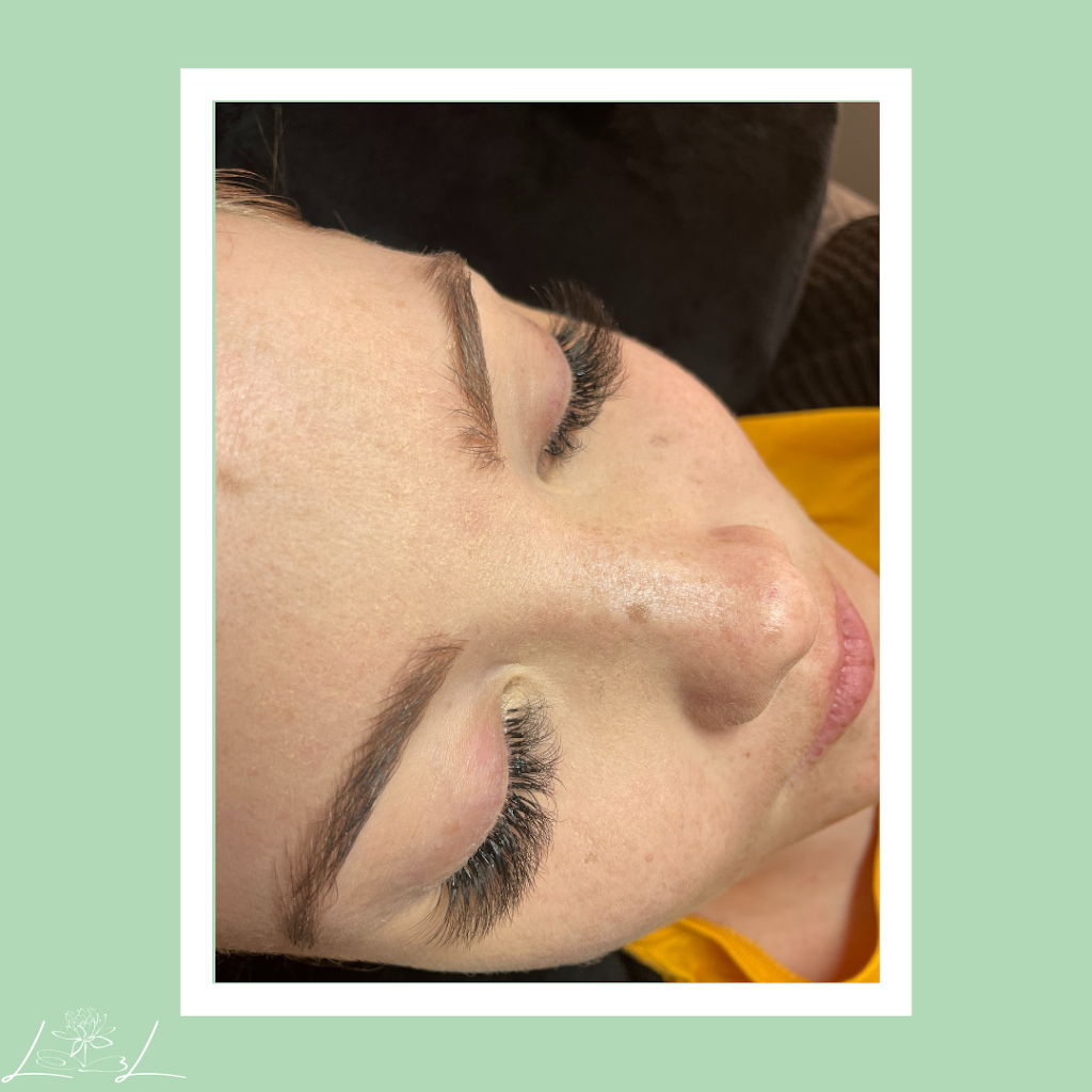 Lamphoon Lashes | 3 Gamma Pl, Bridgeman Downs QLD 4035, Australia | Phone: 0423 468 757