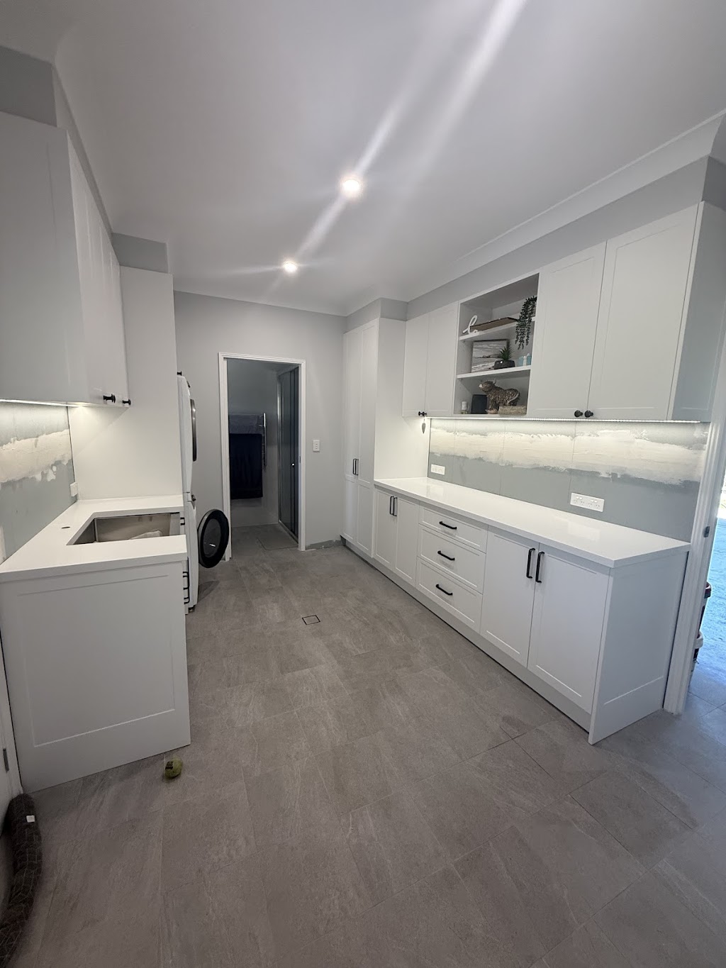 Dans Bathrooms & Tiling | 10 Capstone Terrace, Glenmore Park NSW 2745, Australia | Phone: 0480 231 559