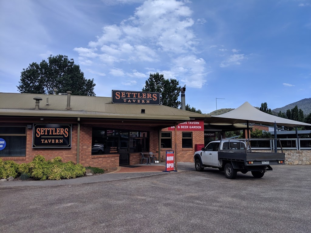 Settlers Tavern | lodging | 232-236 Kiewa Valley Highway, Tawonga South VIC 3698, Australia | 0357544888 OR +61 3 5754 4888