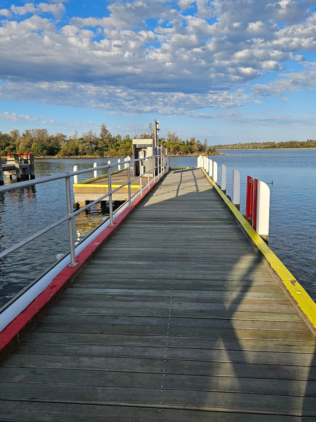 Leftrade Diesel Jetty | 35 Bullock Island Rd, Lakes Entrance VIC 3909, Australia | Phone: (03) 5155 1688