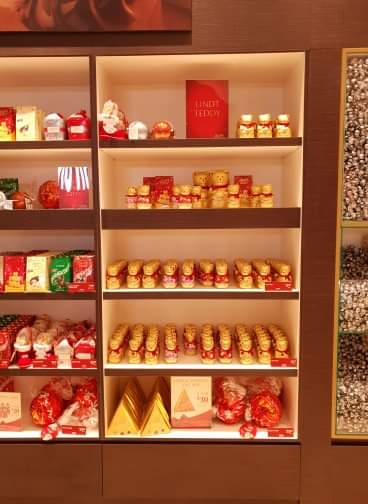 Lindt Chocolate Shop - DFO Perth | store | DFO Perth, 11 High St, Perth Airport WA 6105, Australia | 0861559169 OR +61 8 6155 9169