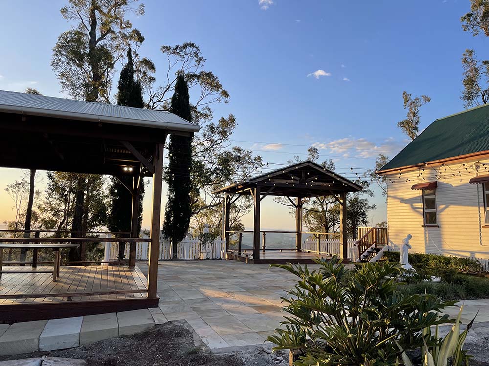 Hilltop Estate | 1525 Tamborine Oxenford Rd, Wongawallan QLD 4210, Australia | Phone: 0401 742 278