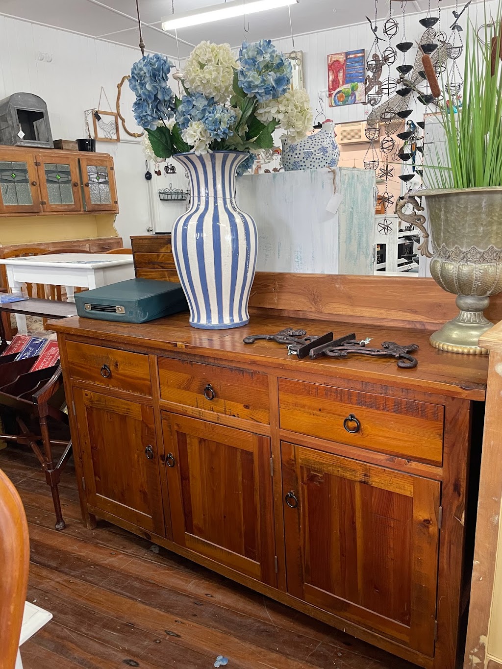 Love This Furniture And Decor Gympie | 2 Mary St, Gympie QLD 4570, Australia | Phone: 0423 600 806