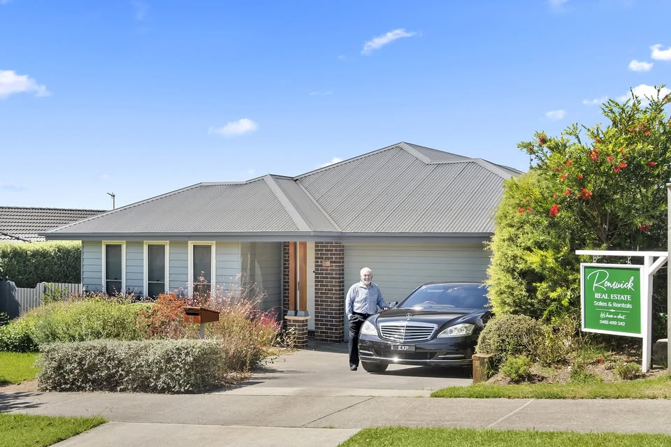 B2B Real Estate Pty Ltd | 41 De Lauret St, Renwick NSW 2575, Australia | Phone: 0418 499 342