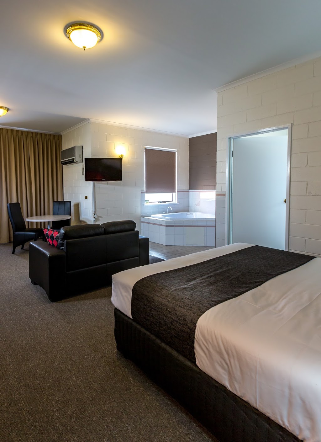 Comfort Inn & Suites King Avenue | lodging | 20-26 Princes Hwy, Sale VIC 3850, Australia | 0351432222 OR +61 3 5143 2222