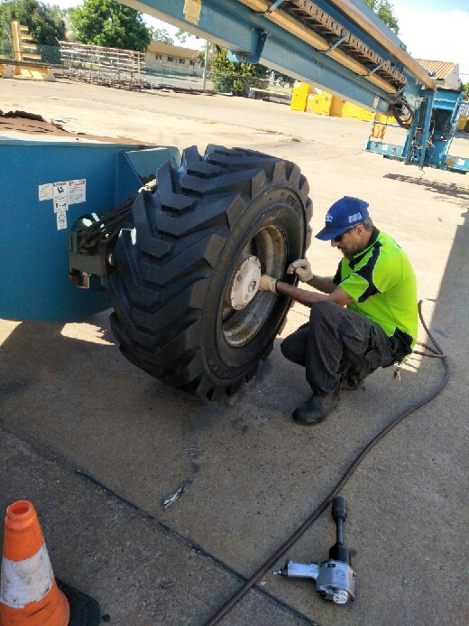 Bearcat Tyres, Wheels & Rubber Tracks - TOWNSVILLE | 5 Carroll St, Mount Louisa QLD 4814, Australia | Phone: (07) 4774 8006