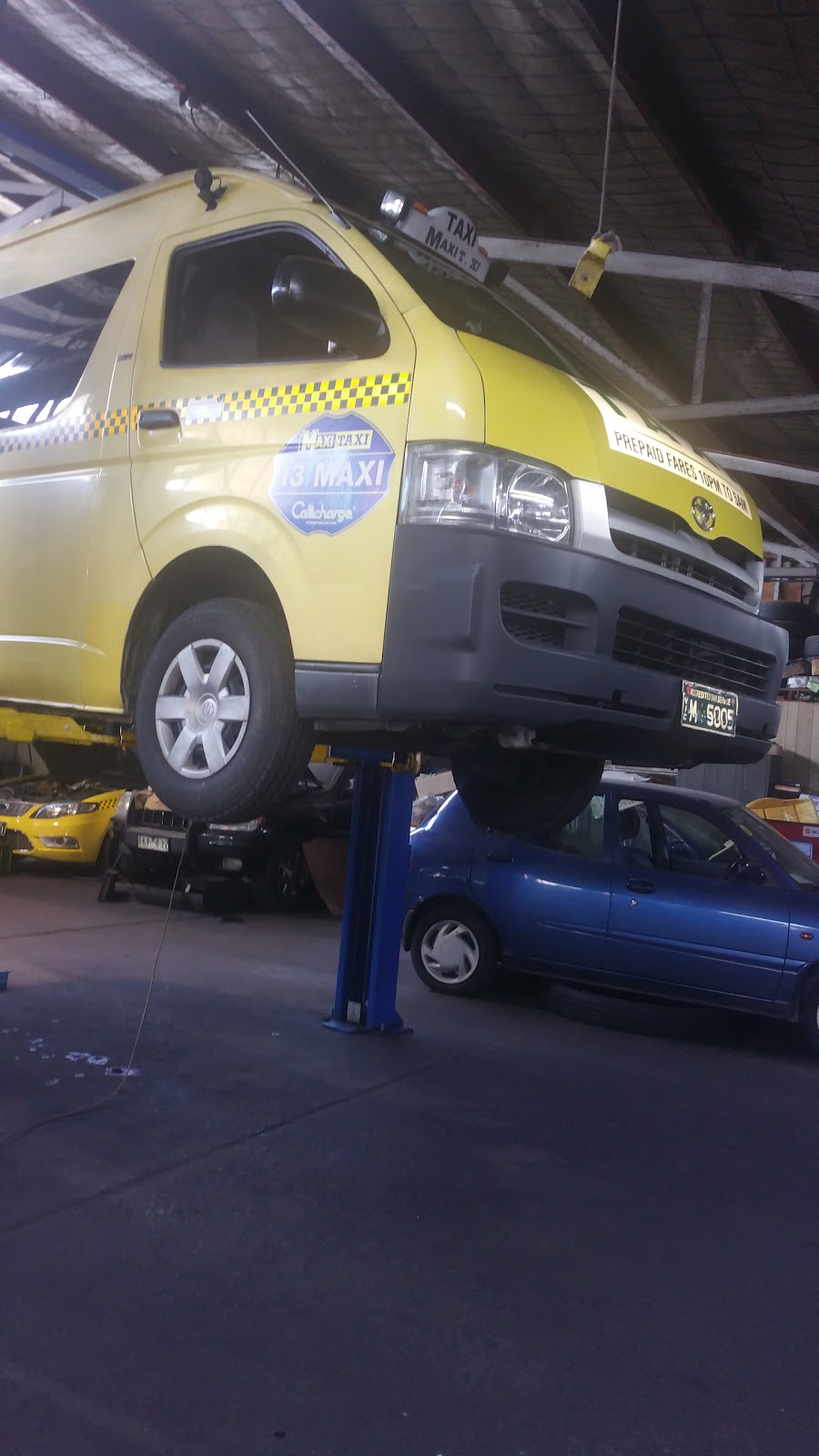 Lantern Motors | car repair | 23 Kirkdale St, Brunswick East VIC 3057, Australia | 0393801526 OR +61 3 9380 1526
